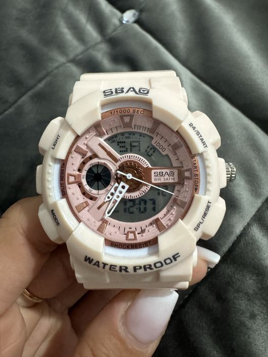 Sportowy cyfrowy zegarek