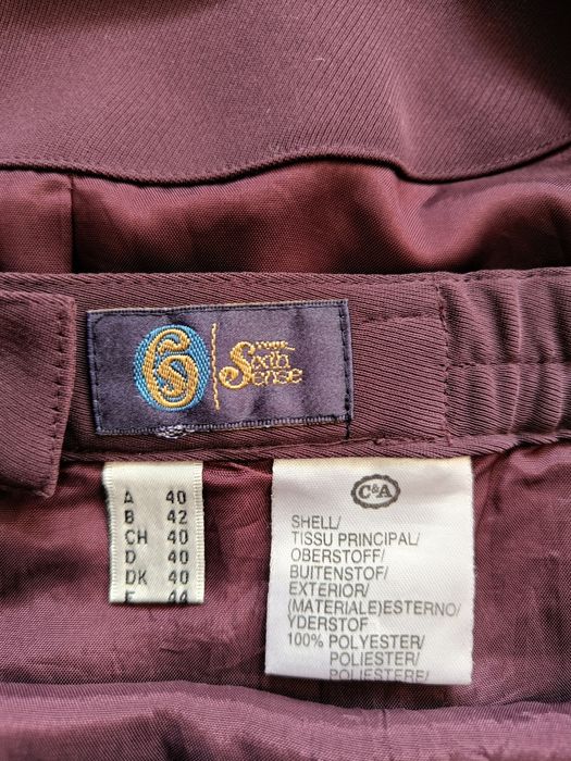 Garsonka damska ze spódnicą