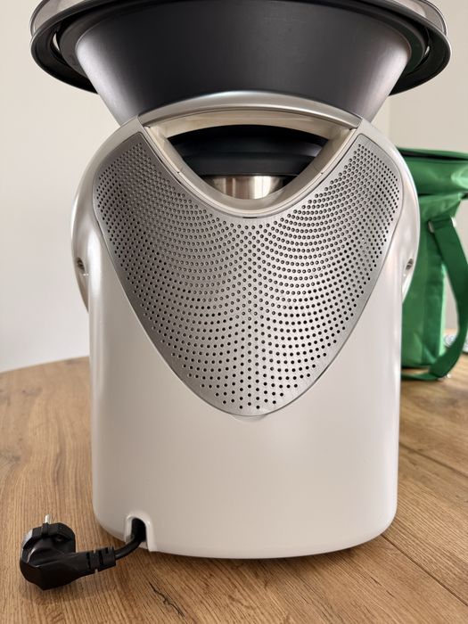 Vendo Bimby TM5 impecável com acessorios incluidos + 3 itens oferta