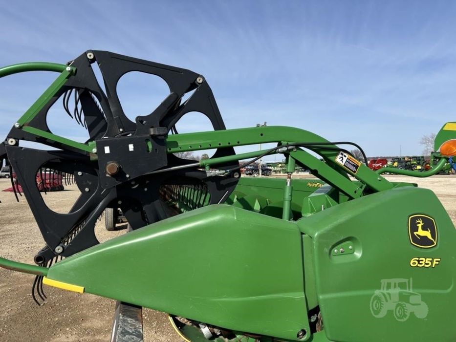 John Deere 635F Жатка