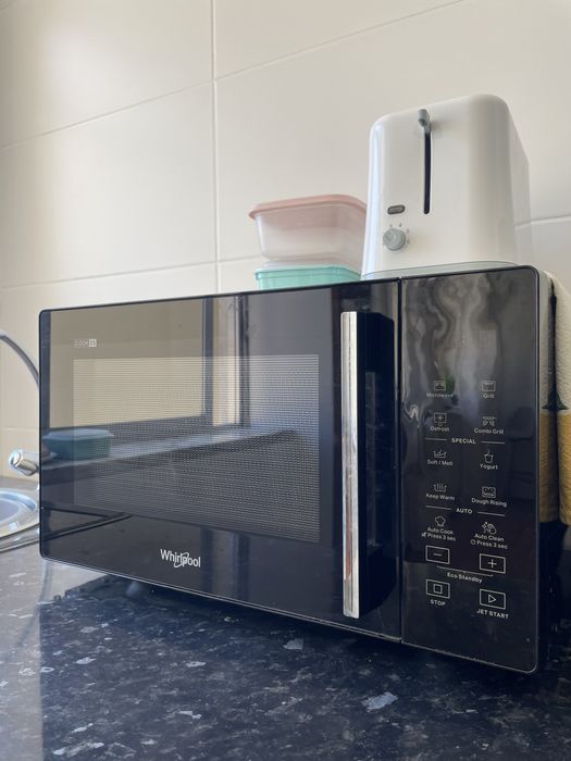 Micro-ondas WHIRLPOOL Com Grill - Preto)