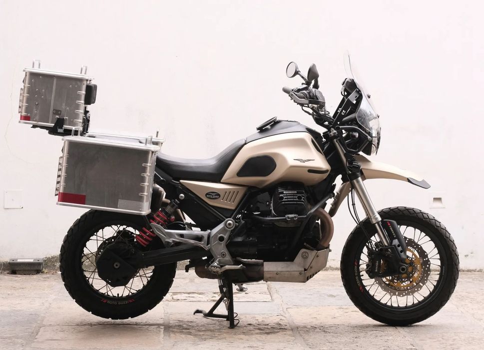 Moto Guzzi V85 + 5000€ acessórios (V85TT Travel E4)