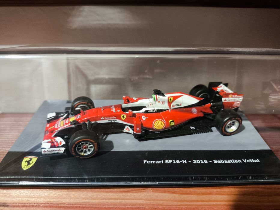 Формула 1  FERRARI SF70-SF24
