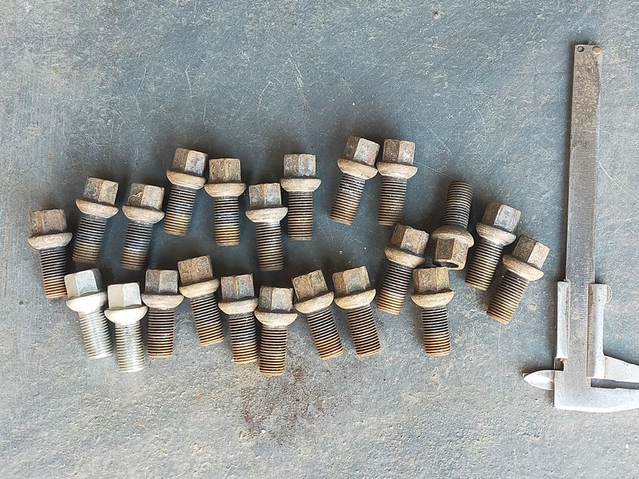 Метизы (гайки , болты, шайбы, саморезы, гроверы, шплинты, гвозди