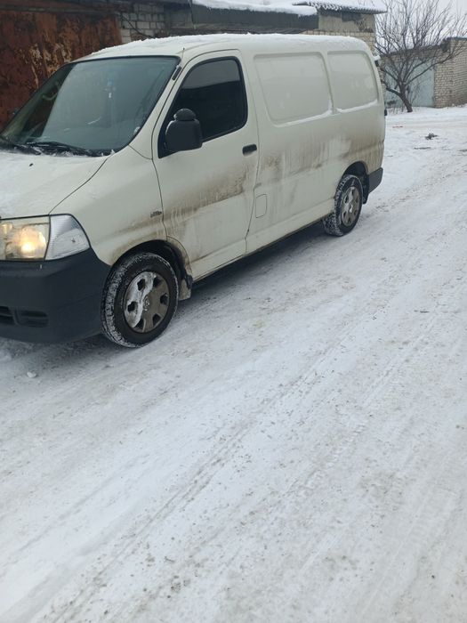 Toyota Hiace 2012.