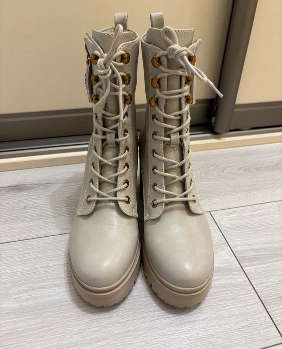 Buty Guess 37 kremowe