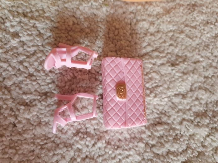 Barbie modelo (com vestido, mala e sandálias)