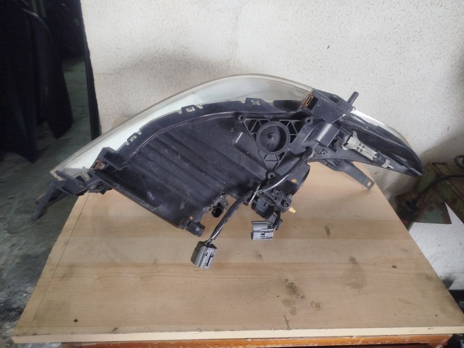 Farol frente Mazda 5