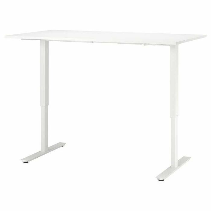 Sit/stand desk + chair | Mesa de pé/sentado + cadeira