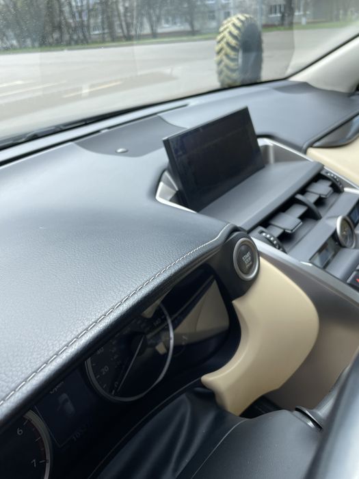 Автомобіль LEXUS