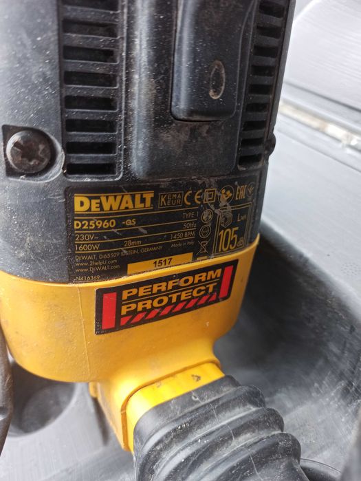 Młot wyburzeniowy DeWaltD25960