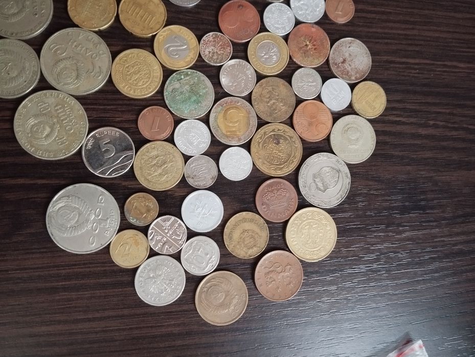 Різні монети світу.