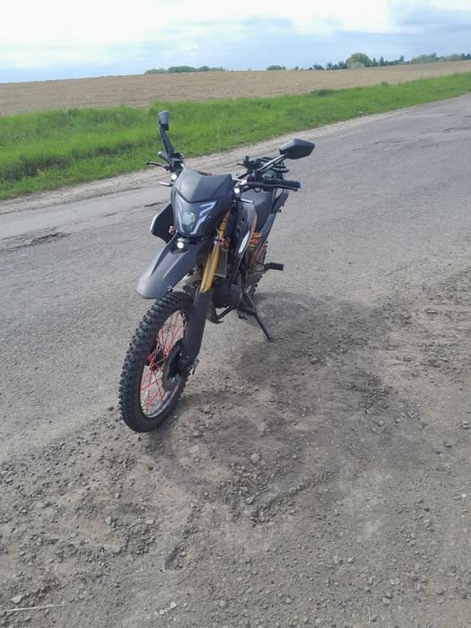 Мотоцик находу сів поїхав