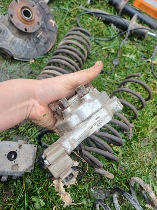 Розпрєділітєль топлива 124 мерседес