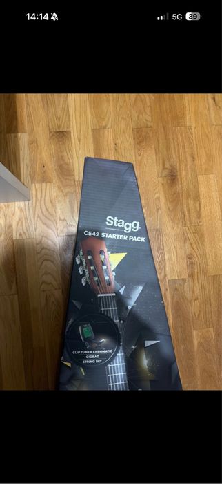 Guitarra nova com etiqueta
