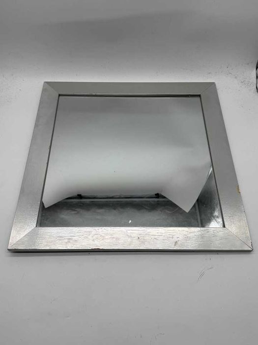 Lustro w srebrnej ramie 50x50 cm