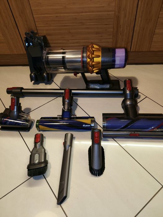 Dyson v15 absolute