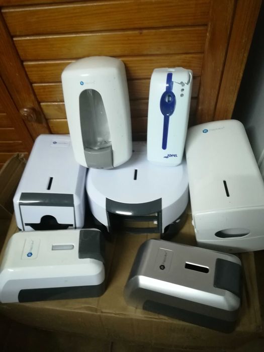 Dispensador de álcool gel papel higiénico etc