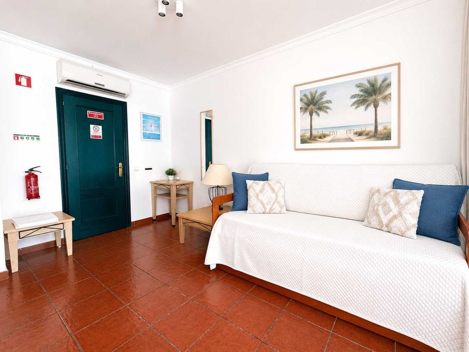 2 Apartamentos + Garagem Box no Condomínio Parque dos Reis - Monte Gordo
