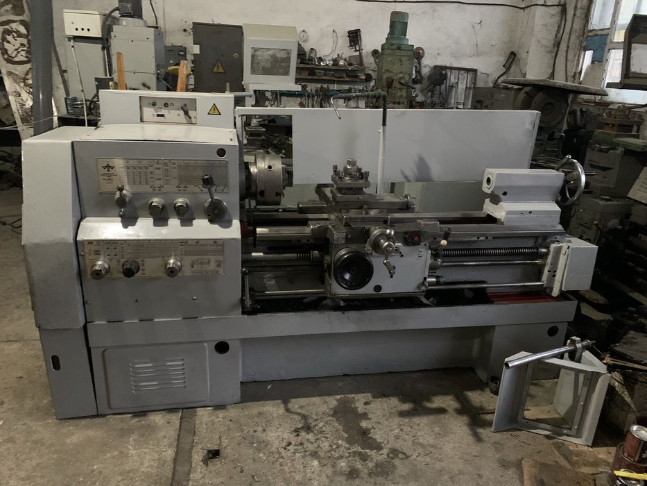 Токарный 1в62 г с выемкой под патроном