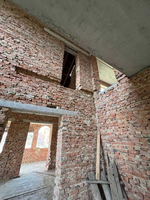 Продається будинок з гаражем біля Мостиськ