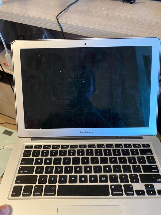 MacBook Air A1466 2017 год, дисплей полностью разбит, на запчасти