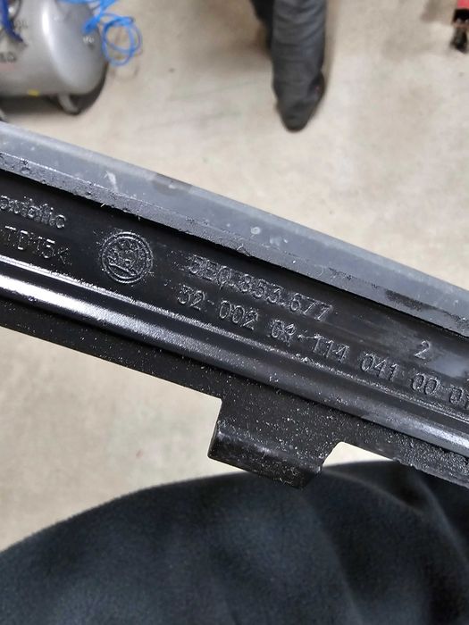 Kratka Zderzaka Środkowa Oryginalna Skoda Octavia III 3 13-
