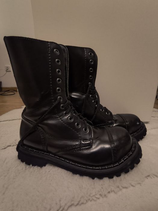 buty czarne glany