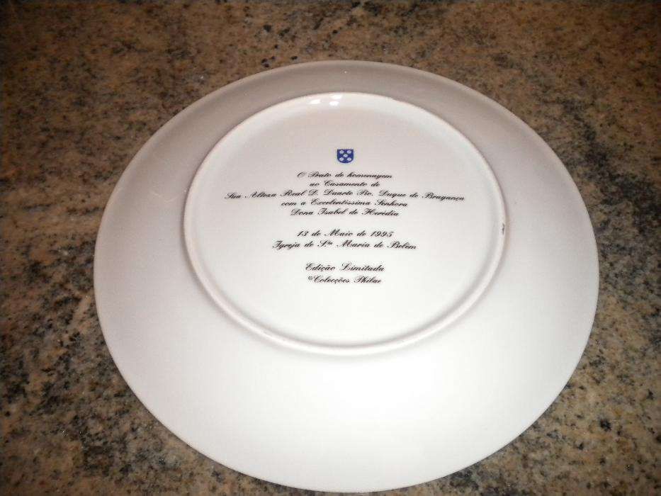 Prato de Casamento de D.Duarte Pio e D.Isabel Herédia Com Suporte