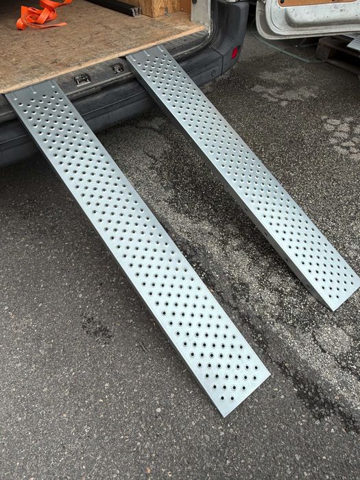 NAJAZDY RAMPY ZAŁADOWCZE 400kg 1,6m długie, ocynk