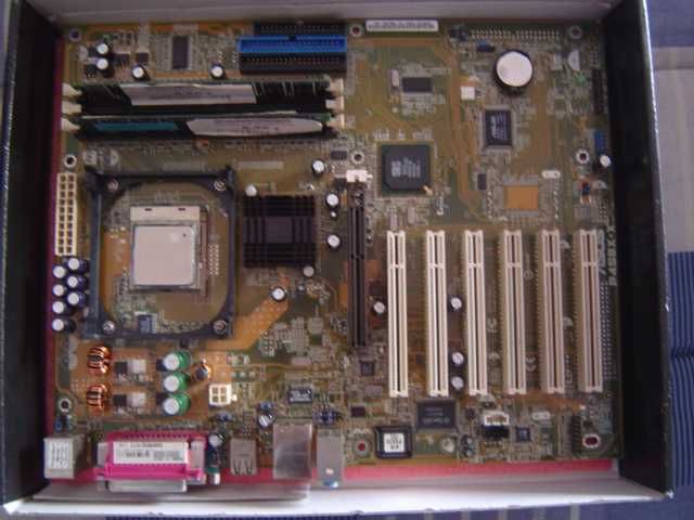 Motherboard Asus P4S8X-X Socket 478 com processador e memoria