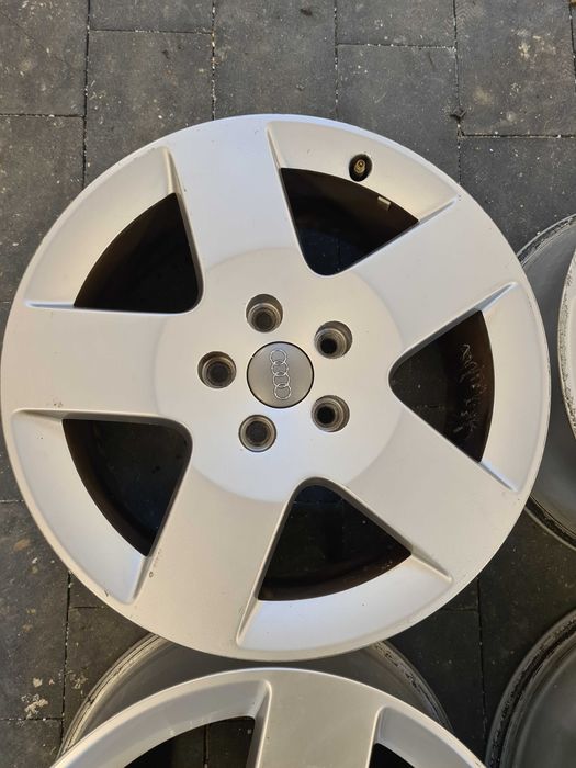 Felgi aluminiowe 5x112 R17 7.5j et56 otw 57,1 audi volkswagen Nr B8