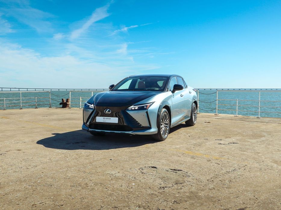 Lexus RZ 450e Luxury Bi-Tone