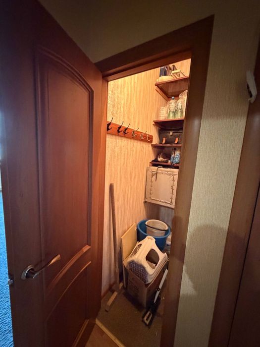продам 4 комнатную квартиру