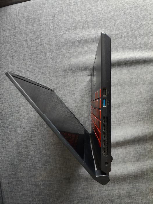 MSI Katana GF66 11UC 15,6" i5-11400H RTX 3050 8 Гб DDR4 512 Гб SSD