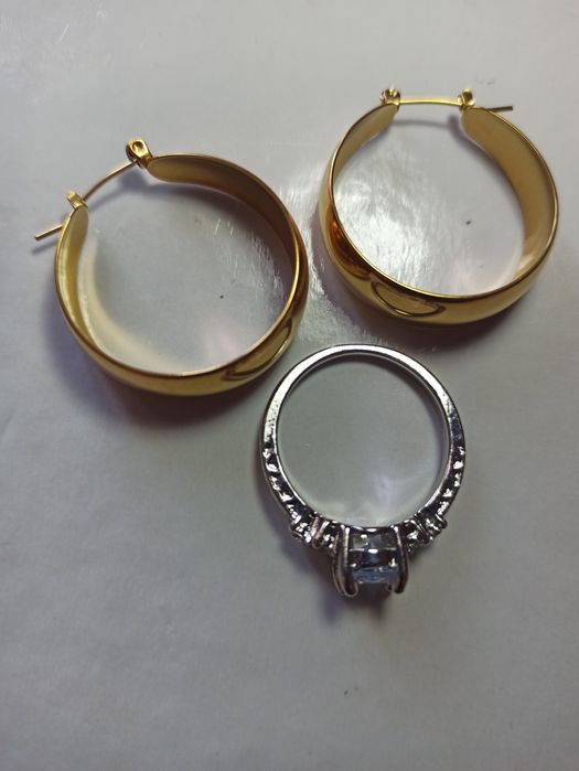 Біжутерія ,каблучка та сережки