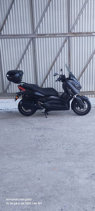 Vende  yamaha xmax 300