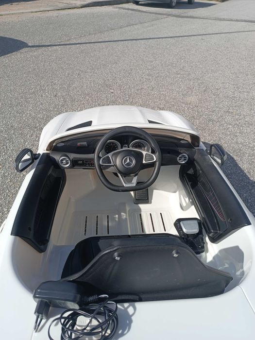 Carro elétrico criança