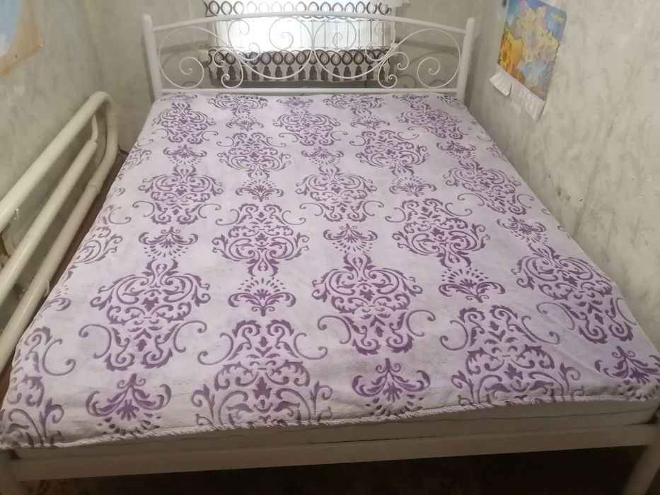Продам двуспальную кровать