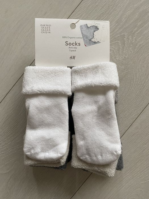 Skarpetki nowe, ciepłe, antypoślizgowe. Rozmiar 19/21