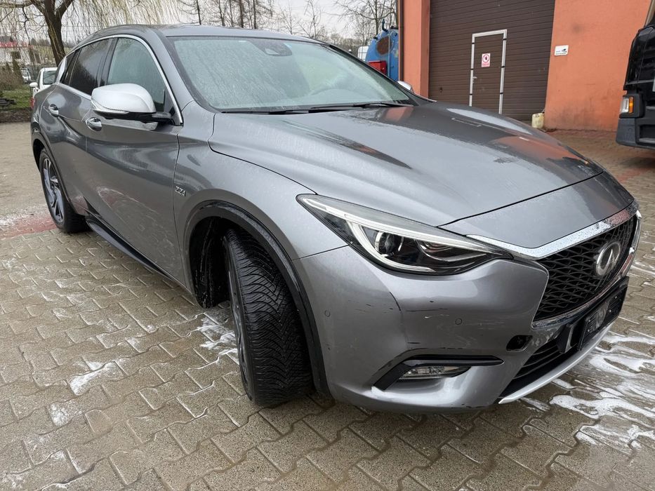 Infiniti Q30 4x4