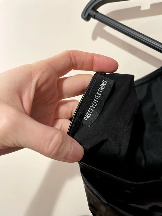 Латексний суцільний комбінезон з шортами PrettyLittleThing