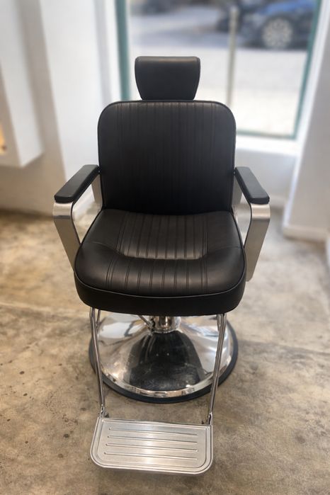 Cadeiras de barbeiro ou cabeleireiro