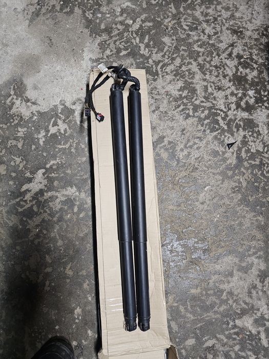 Siłowniki Amortyzatory Seat Ateca klapa tył