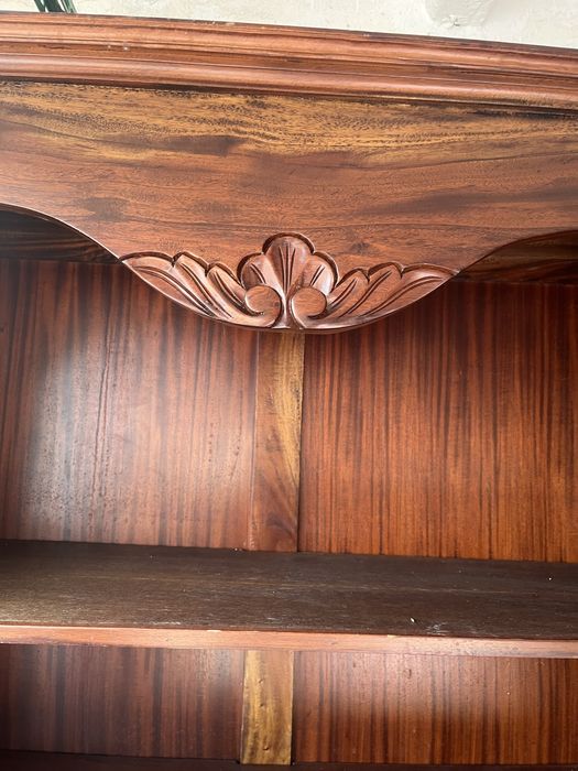 Biblioteka regał z drzewa egzotycznego.