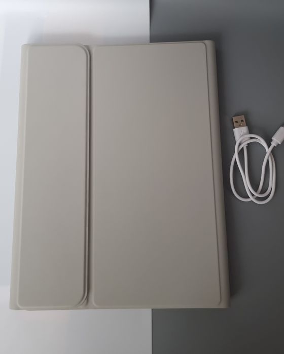 Etui  z klawiaturą do iPada 11" (A16, 2025) / 10. gen. 10,9" (2022) QW