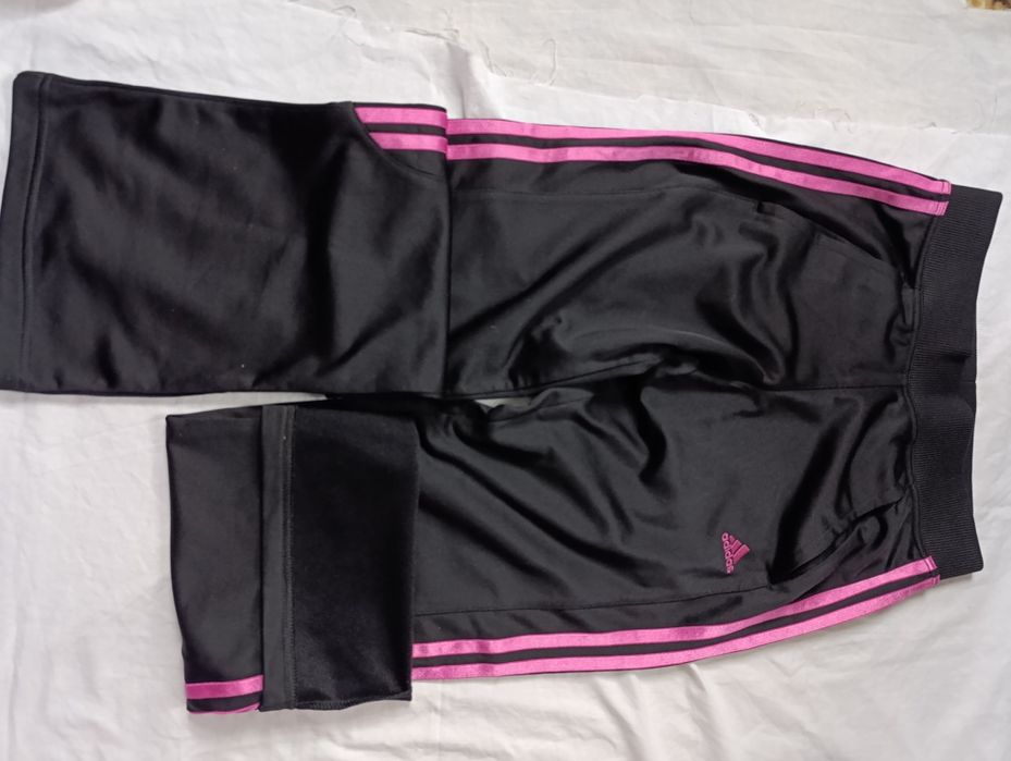 Нові штани для дівчаток.