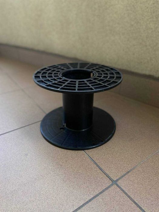 Plastikowe szpule do kabli, drutu, liny i taśmy