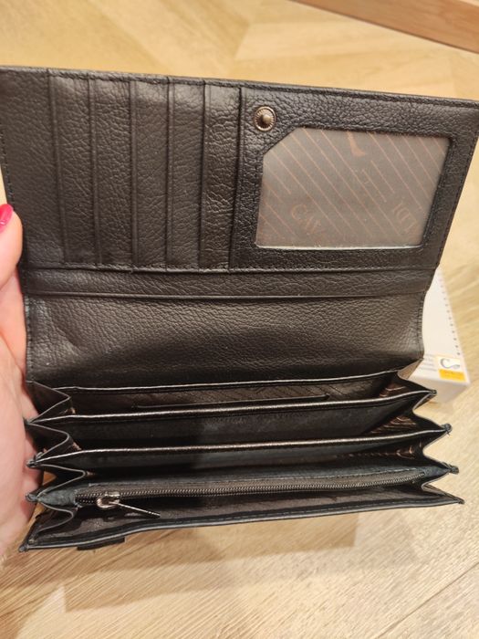 Czarny portfel Cavaldi