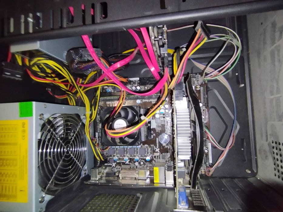 Продам  Компьютер с комплектацией монитор клавиатура игровая мы